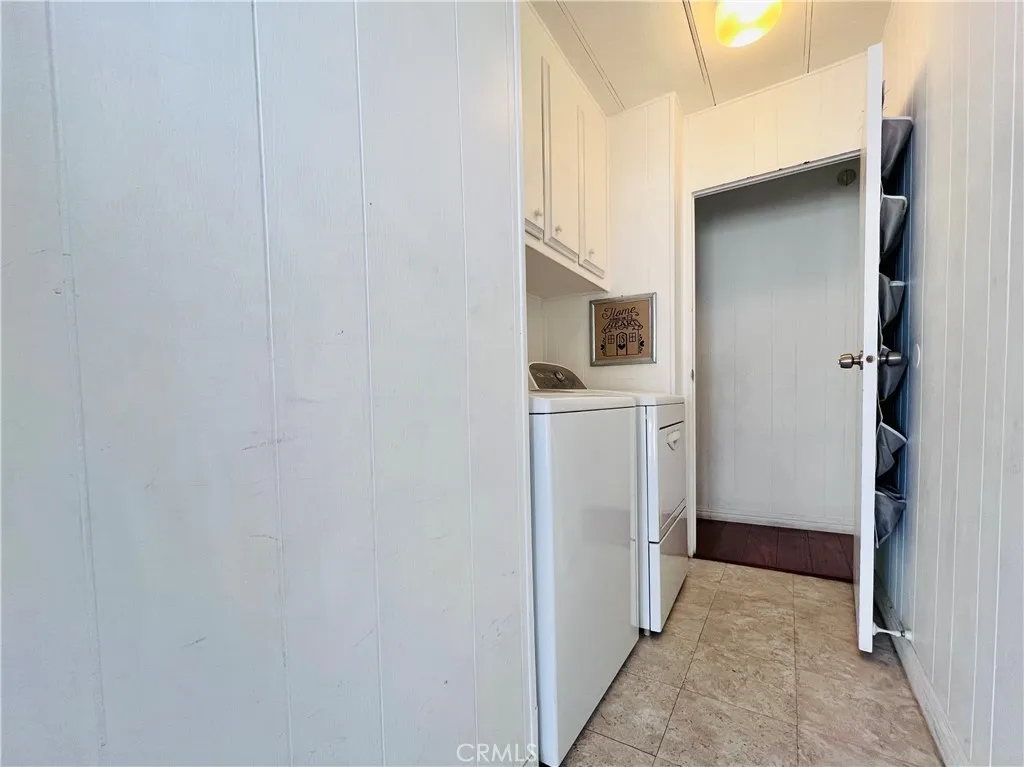 Laundry room - view 1