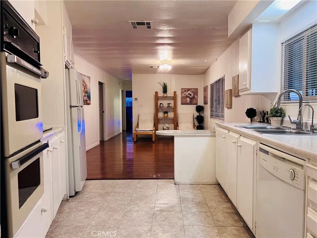Kitchen - view 1