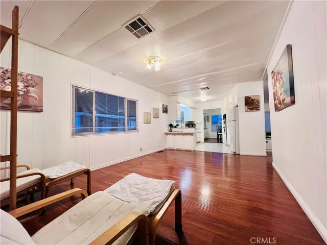 Kitchen next to family room - view 13