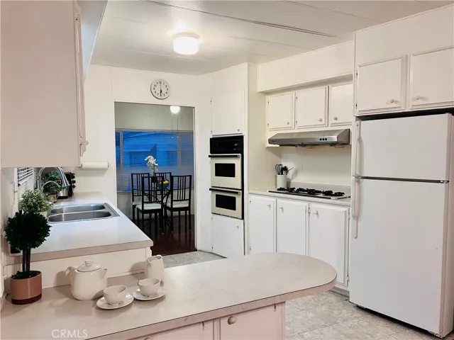 Kitchen - view 8