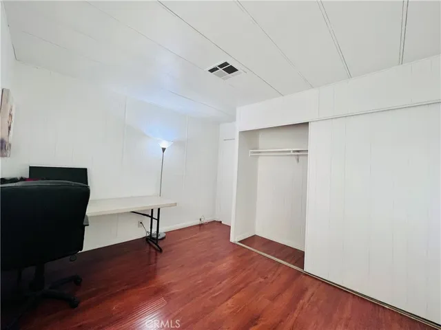 2nd bedroom - view 3