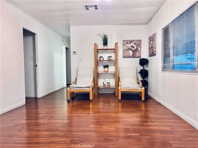 Family room - view 4
