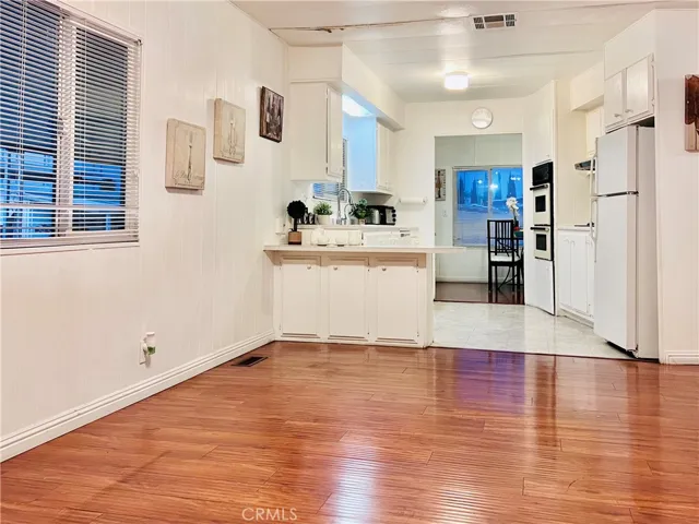 Kitchen next to family room - view 11