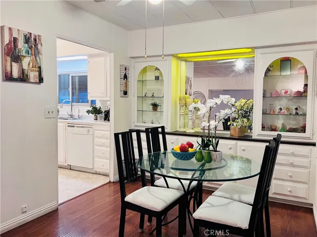 Dining area - view 3