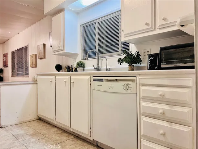 Kitchen - view 4