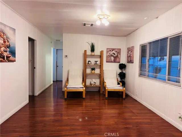 Family room - view 3