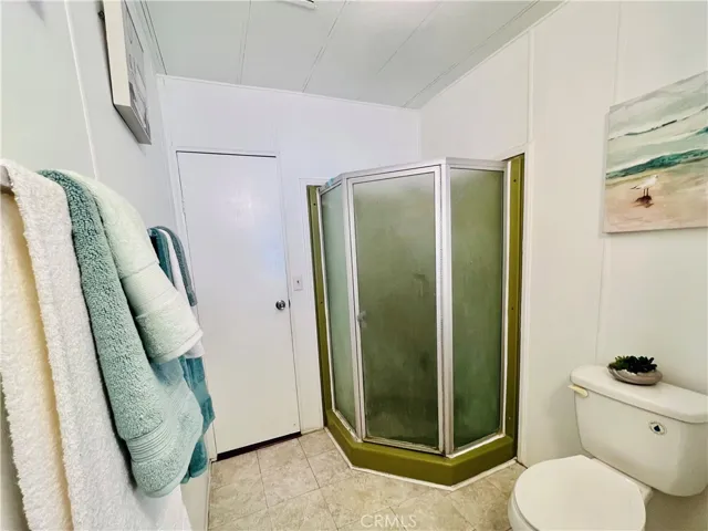 2nd bathroom - view 2