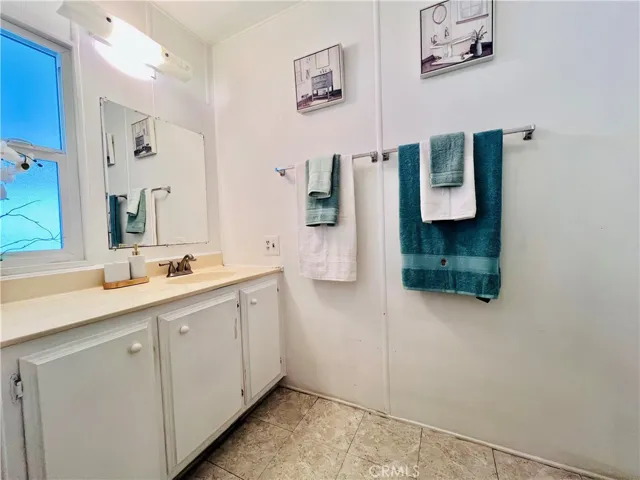 2nd bathroom - view 3