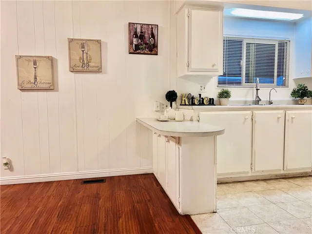 Kitchen next to family room - view 9