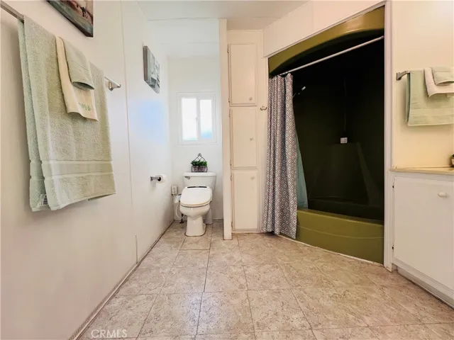 Master bathroom - view 6