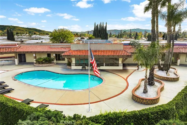 Community swimming pool and clubhouse - view 3