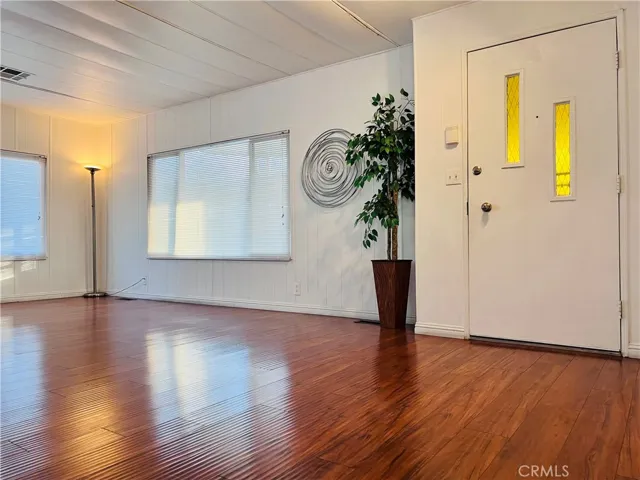 Living room - view 8