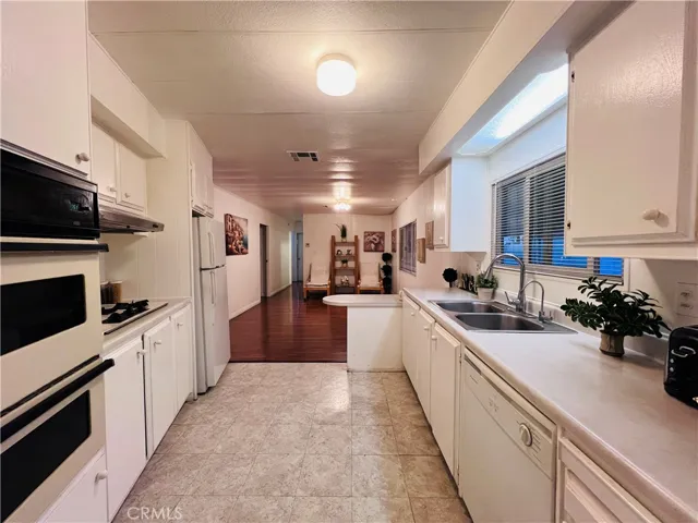 Kitchen - view 2