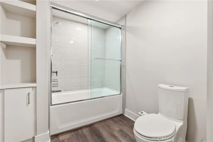 Full Hallway Bath