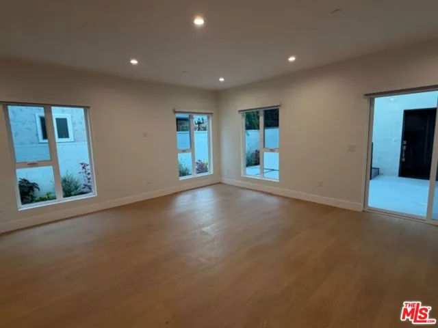 5191 5193 Lindley Avenue, Tarzana, California 91356