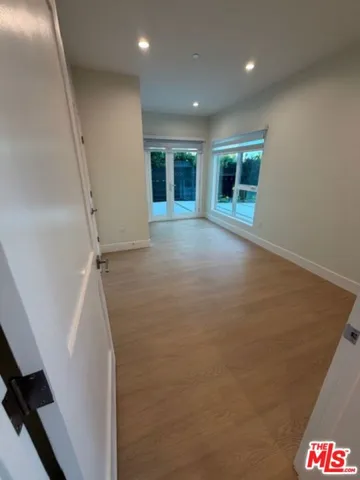 5191 5193 Lindley Avenue, Tarzana, California 91356