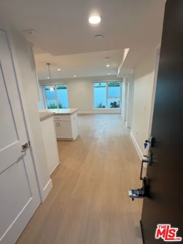 5191 5193 Lindley Avenue, Tarzana, California 91356