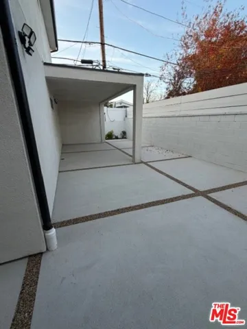 5191 5193 Lindley Avenue, Tarzana, California 91356
