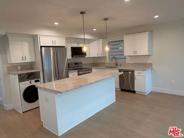 5191 5193 Lindley Avenue, Tarzana, California 91356