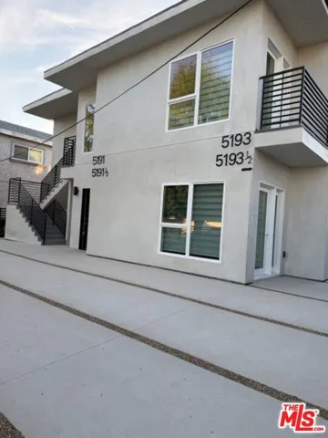5191 5193 Lindley Avenue, Tarzana, California 91356