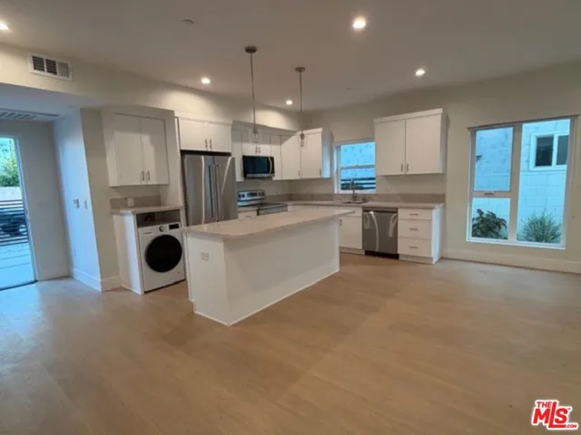 5191 5193 Lindley Avenue, Tarzana, California 91356