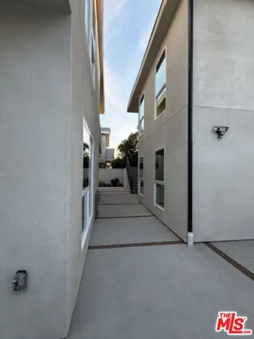5191 5193 Lindley Avenue, Tarzana, California 91356