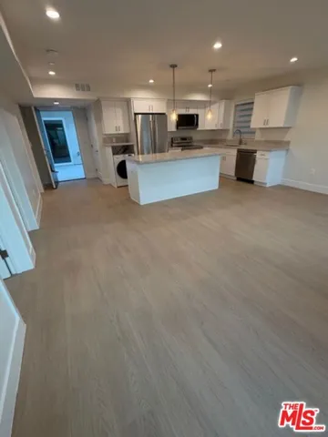 5191 5193 Lindley Avenue, Tarzana, California 91356