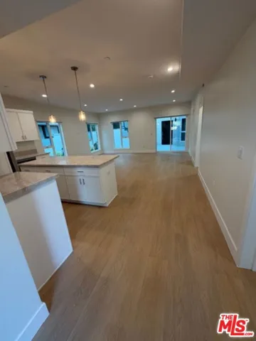 5191 5193 Lindley Avenue, Tarzana, California 91356