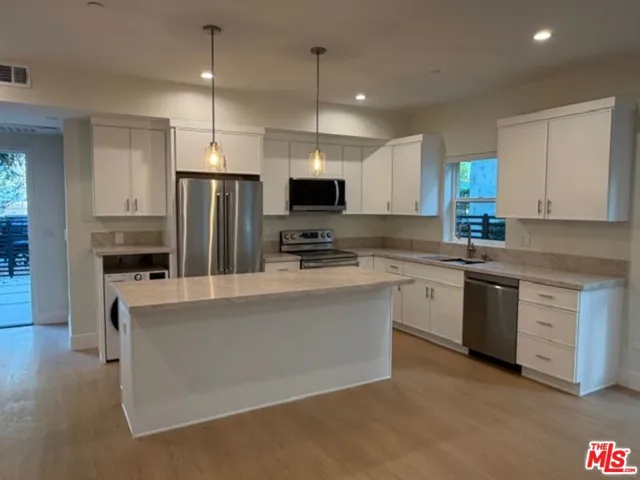 5191 5193 Lindley Avenue, Tarzana, California 91356