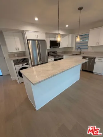 5191 5193 Lindley Avenue, Tarzana, California 91356