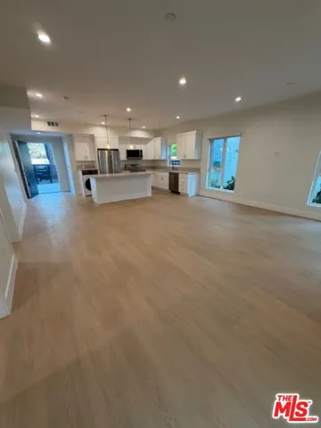 5191 5193 Lindley Avenue, Tarzana, California 91356