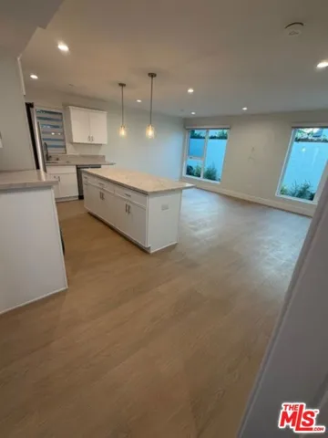 5191 5193 Lindley Avenue, Tarzana, California 91356