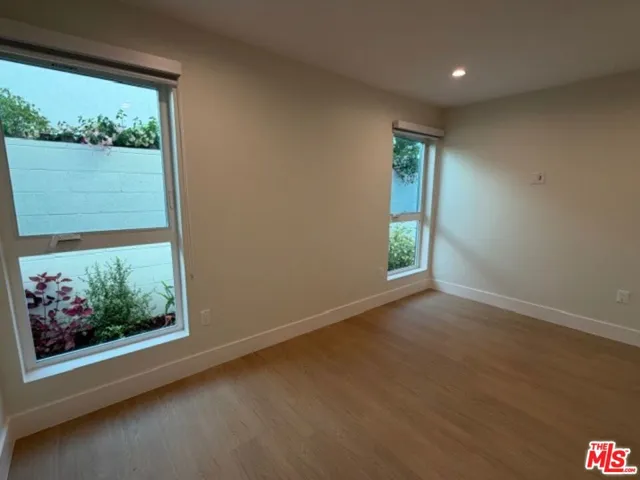 5191 5193 Lindley Avenue, Tarzana, California 91356