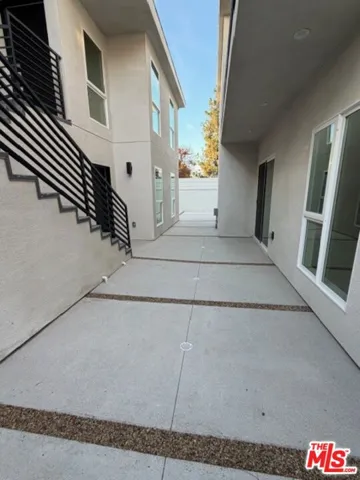 5191 5193 Lindley Avenue, Tarzana, California 91356