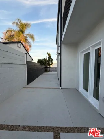 5191 5193 Lindley Avenue, Tarzana, California 91356