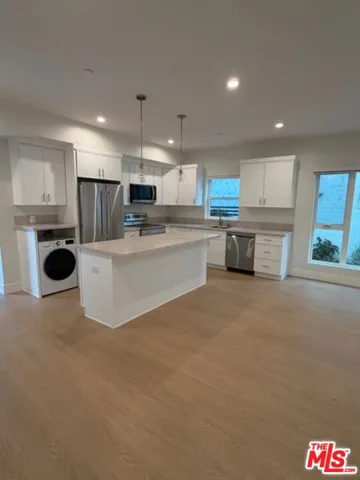5191 5193 Lindley Avenue, Tarzana, California 91356