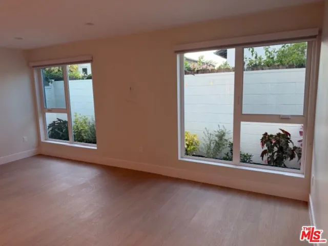 5191 5193 Lindley Avenue, Tarzana, California 91356