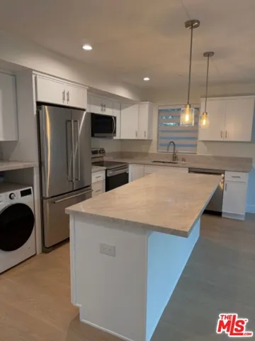 5191 5193 Lindley Avenue, Tarzana, California 91356