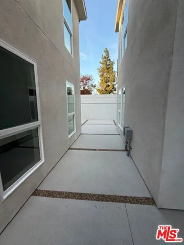 5191 5193 Lindley Avenue, Tarzana, California 91356