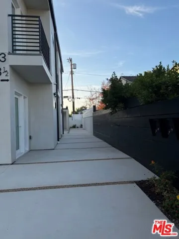 5191 5193 Lindley Avenue, Tarzana, California 91356