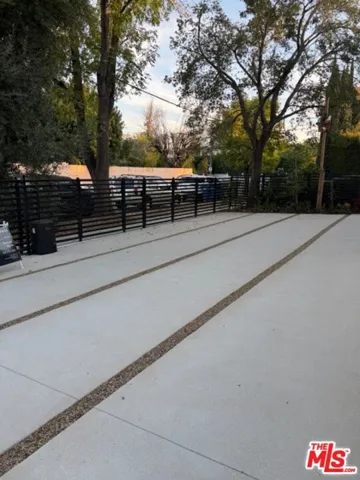 5191 5193 Lindley Avenue, Tarzana, California 91356
