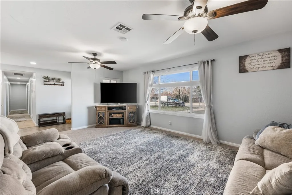 8954 E Avenue T14, Littlerock, California 93543 home-pic-5
