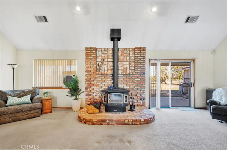 11062 Hollister Road, Oak Hills, California 92344