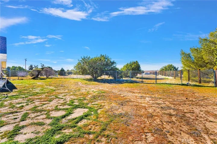 11062 Hollister Road, Oak Hills, California 92344