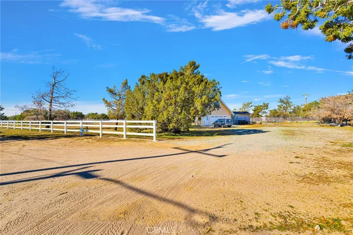 11062 Hollister Road, Oak Hills, California 92344