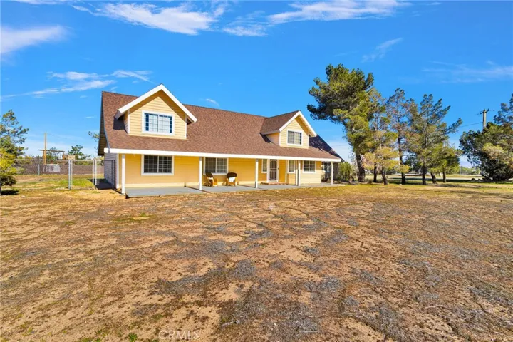 11062 Hollister Road, Oak Hills, California 92344