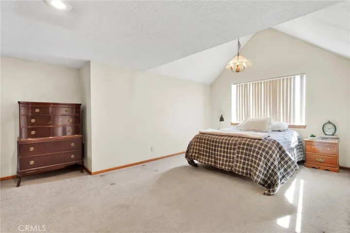11062 Hollister Road, Oak Hills, California 92344