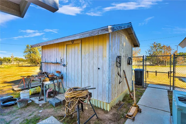 11062 Hollister Road, Oak Hills, California 92344