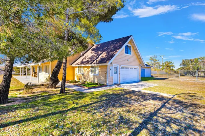 11062 Hollister Road, Oak Hills, California 92344
