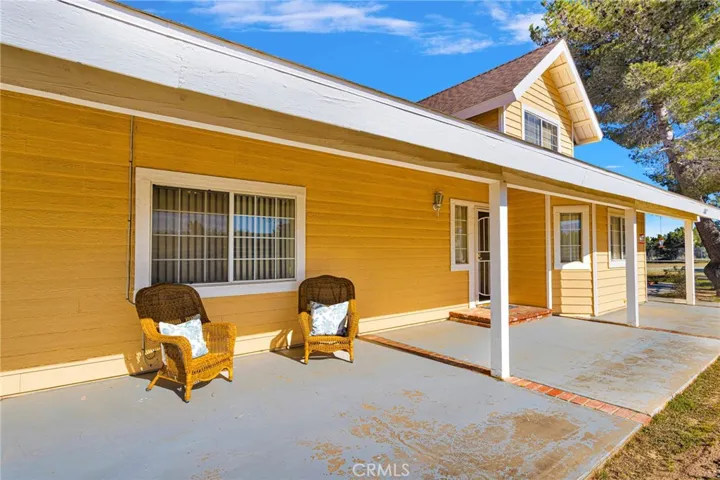 11062 Hollister Road, Oak Hills, California 92344